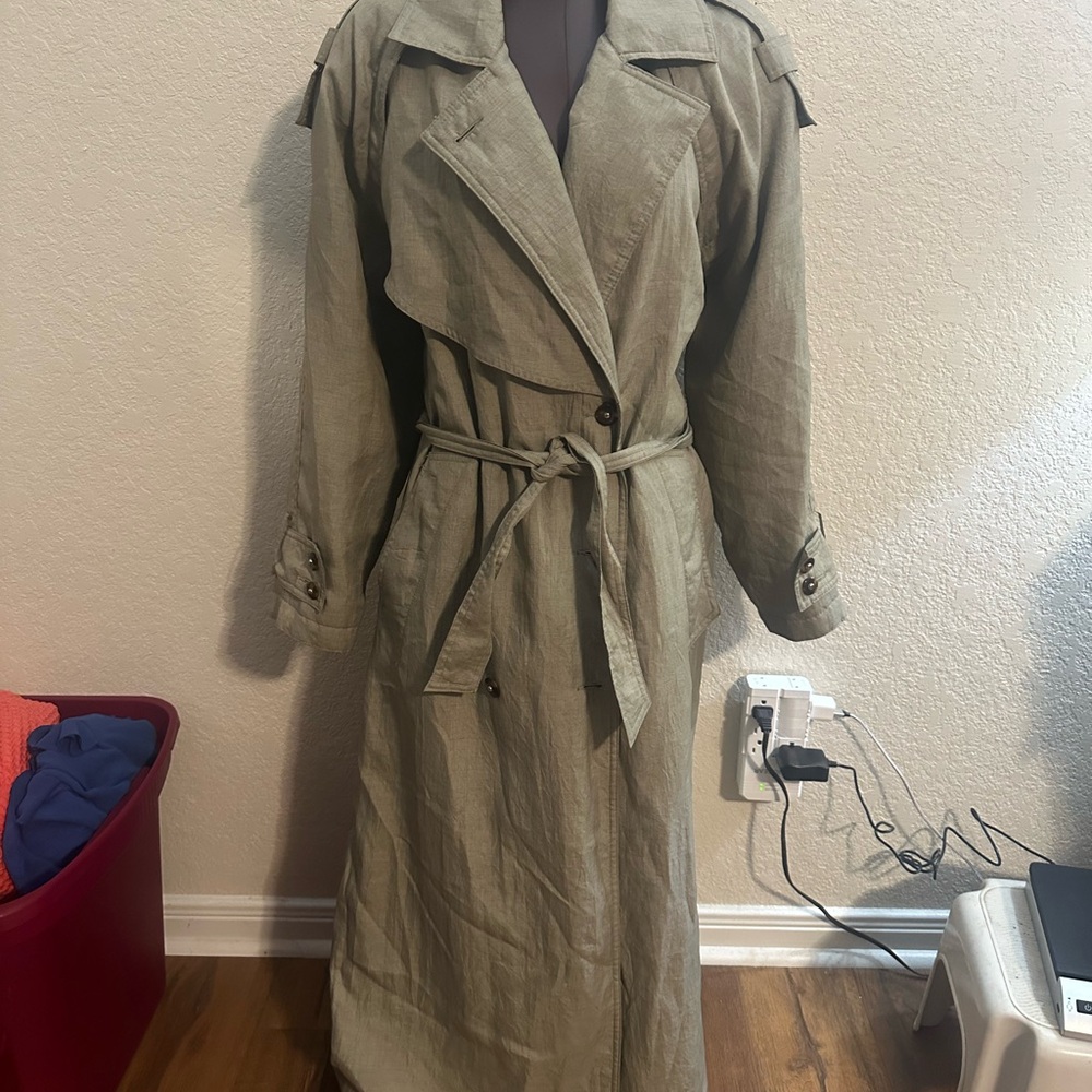 Vintage Waters Edge for Michelle Stuart Women’s Beige Trench Coat